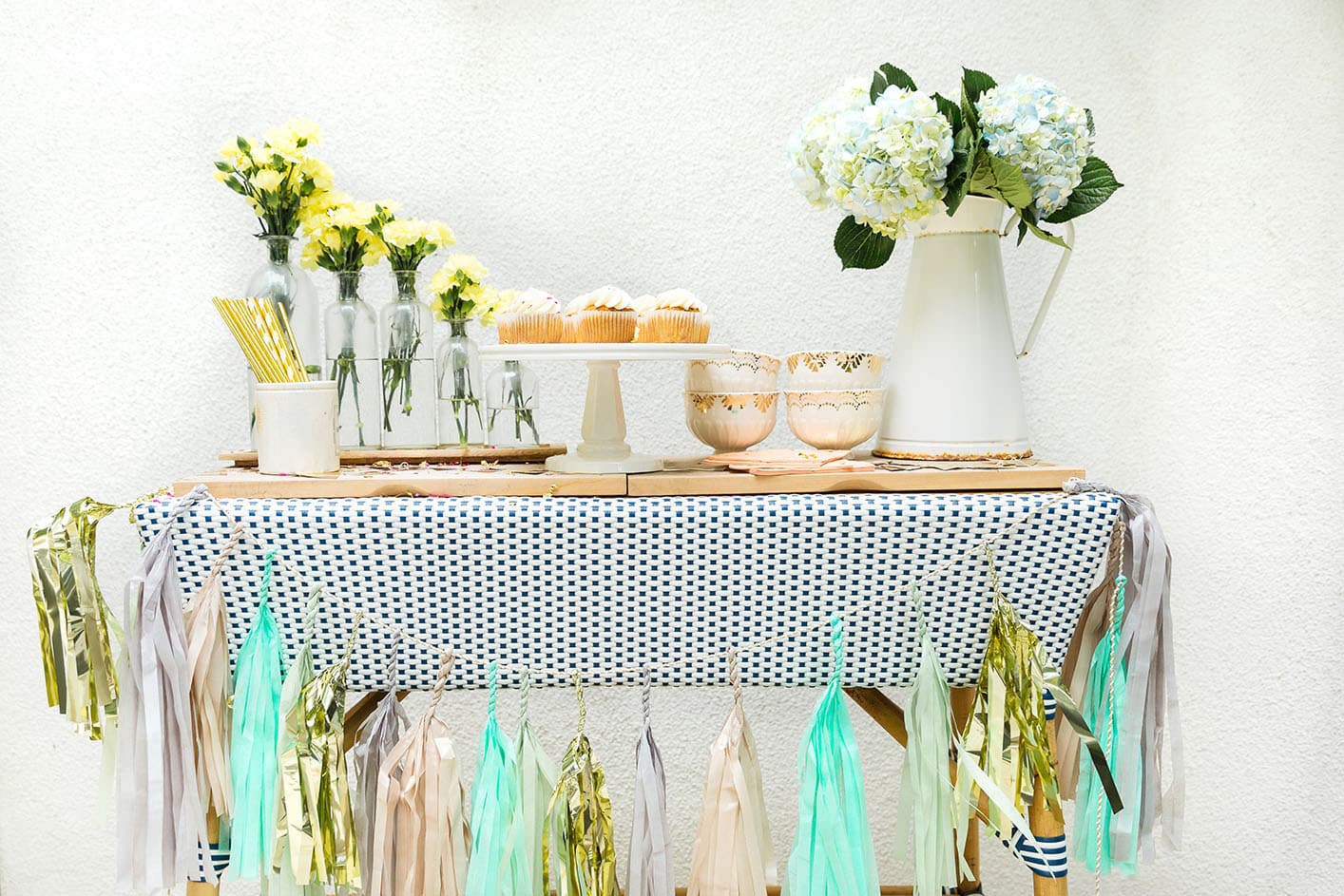 Louise Roe's Gender Reveal Party Decorations