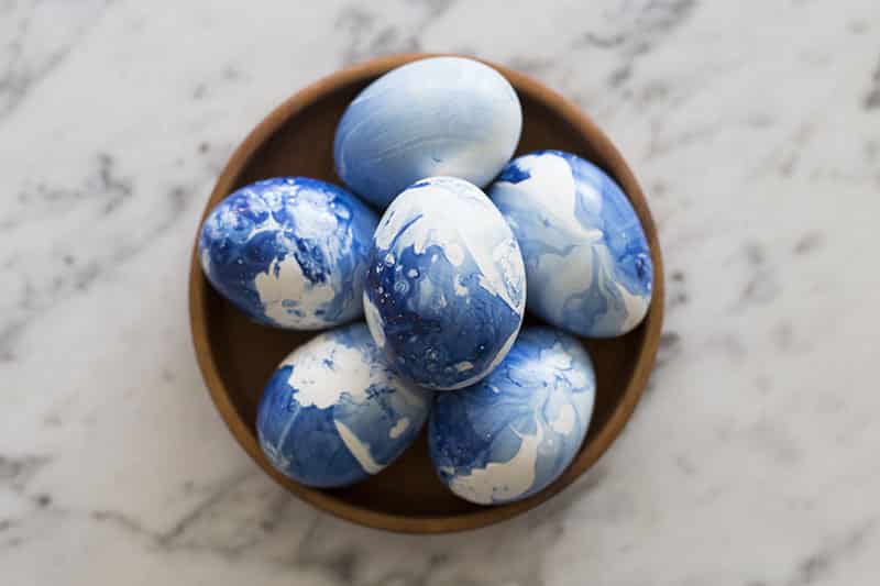 Louise Roe | Chic Marbled Easter Eggs | Pretty DIY and Hostess Tips | Front Roe blog 5
