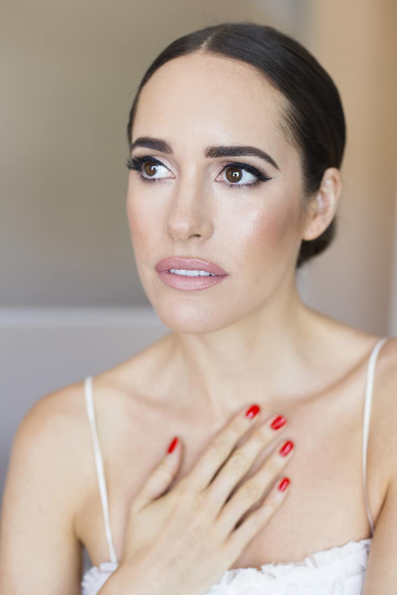 louise-roe-the-perfect-winged-eyeliner-front-roe-1
