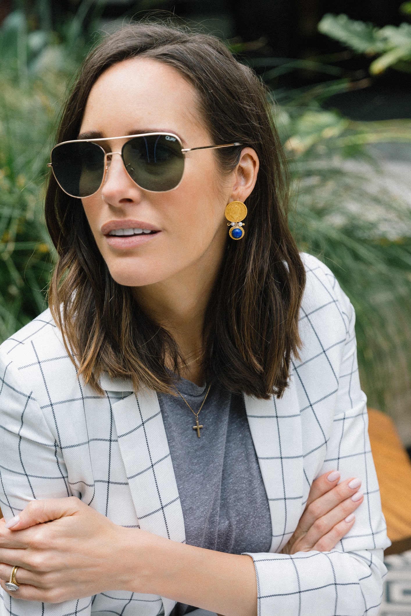 Louise Roe Wearing Spring Wardrobe Staples Chriselle Lim Blazer White Jeans And Flats