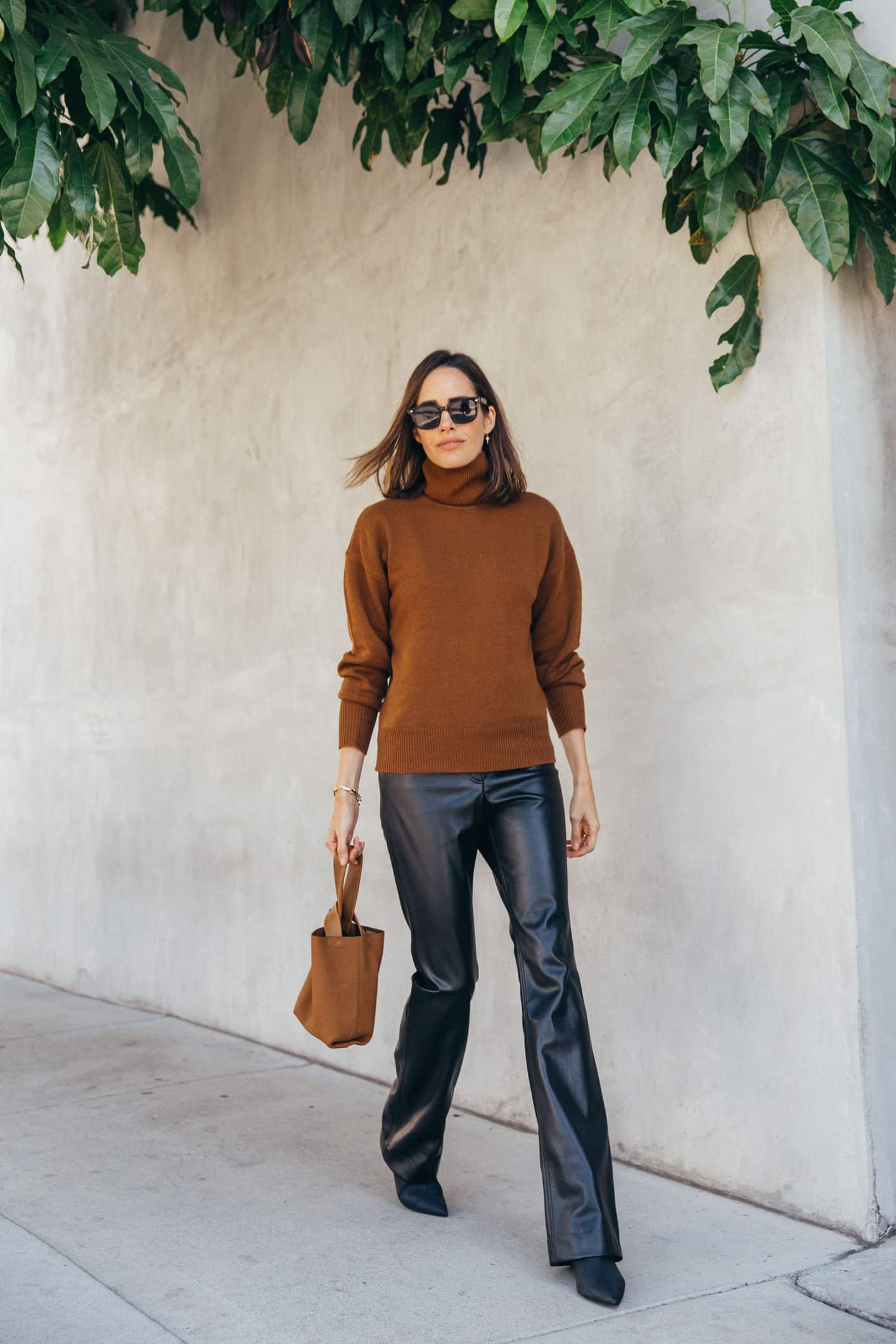 Louise Roe wearing theory leather trousers and camel sweater fall outfit
